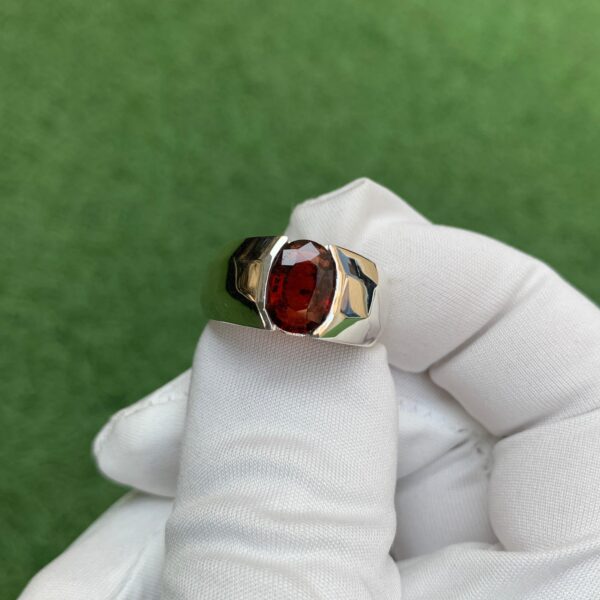 Natural 3.3 Crt Garnet In Hand Made Silver Ring - Image 2