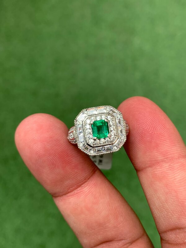 Natural 65 Cent Vivid Green Emerald From Swat - Image 2