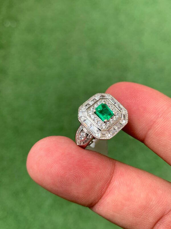Natural 65 Cent Vivid Green Emerald From Swat - Image 3